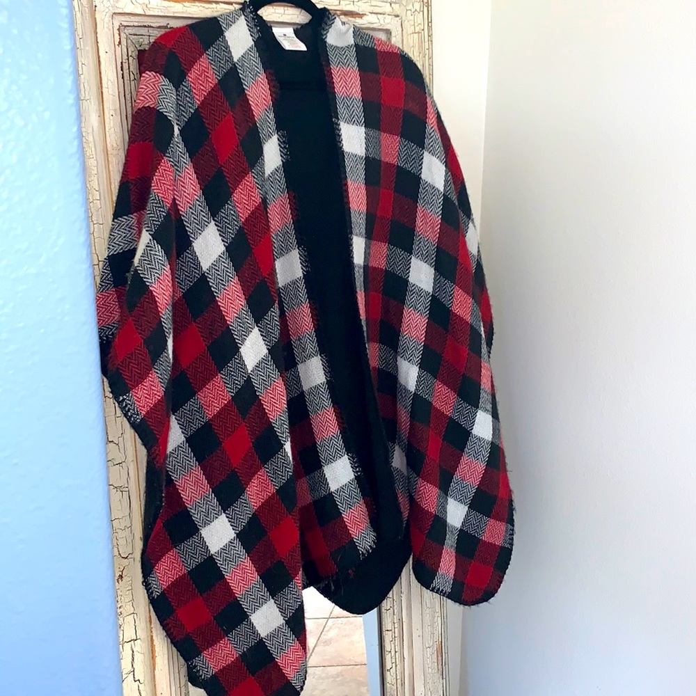 Women’s shall sweater
